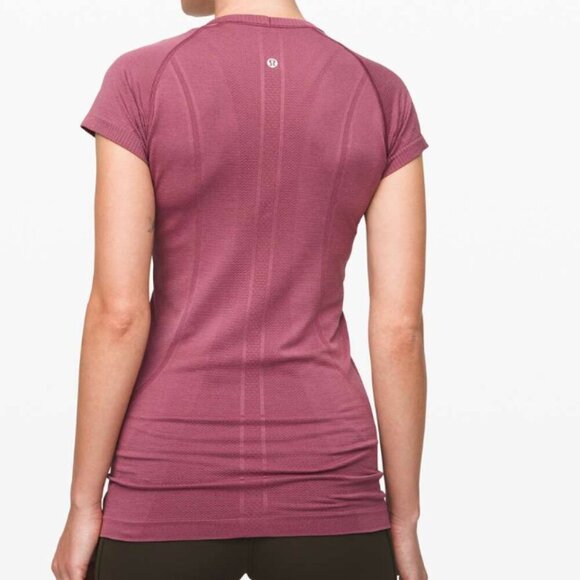 Lululemon Swiftly Tech Short Sleeve Crew in Plumful Size 6 - Picture 2 of 5